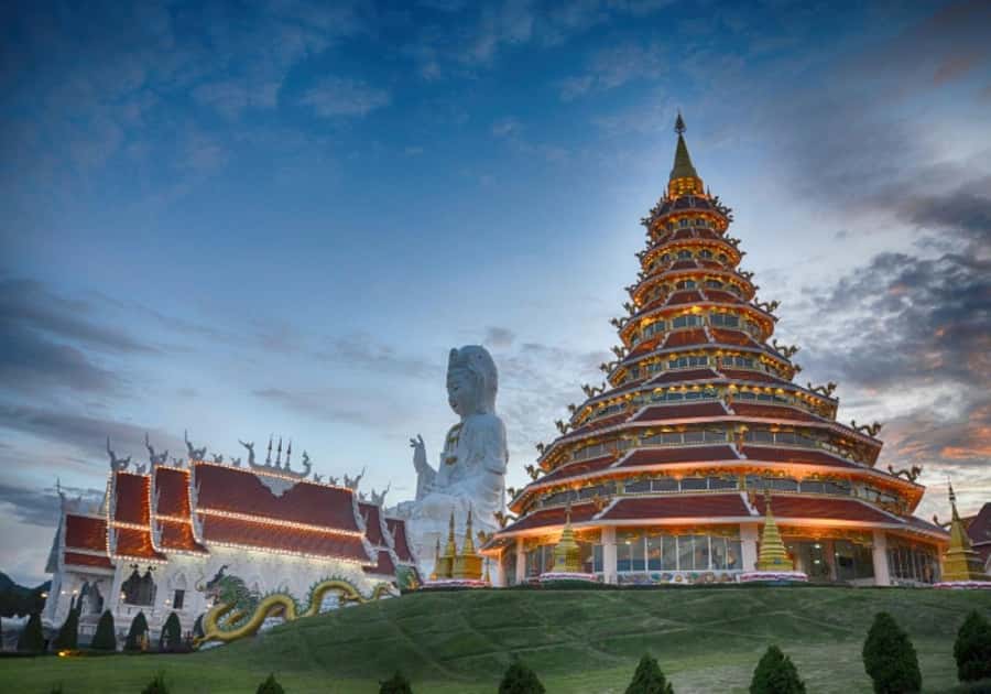 Chiang Rai: White, Blue, Red Temples, Long Neck Tour - Morning pickup and the van ride that makes or breaks the day