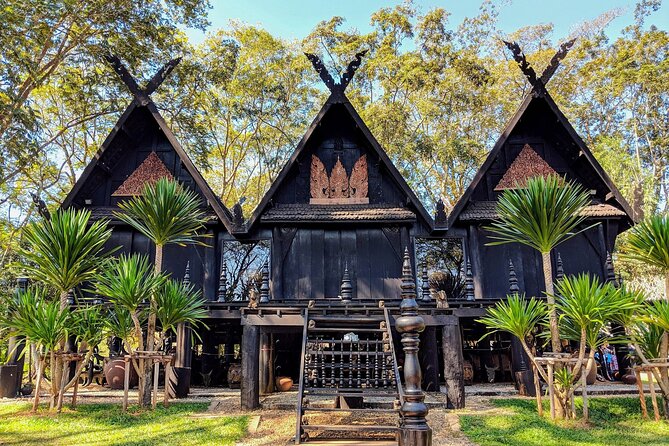 Chiang Rai White Temple, Blue Temple and more from Chiang Mai - Guides Matter Here: What to Expect From the English Commentary
