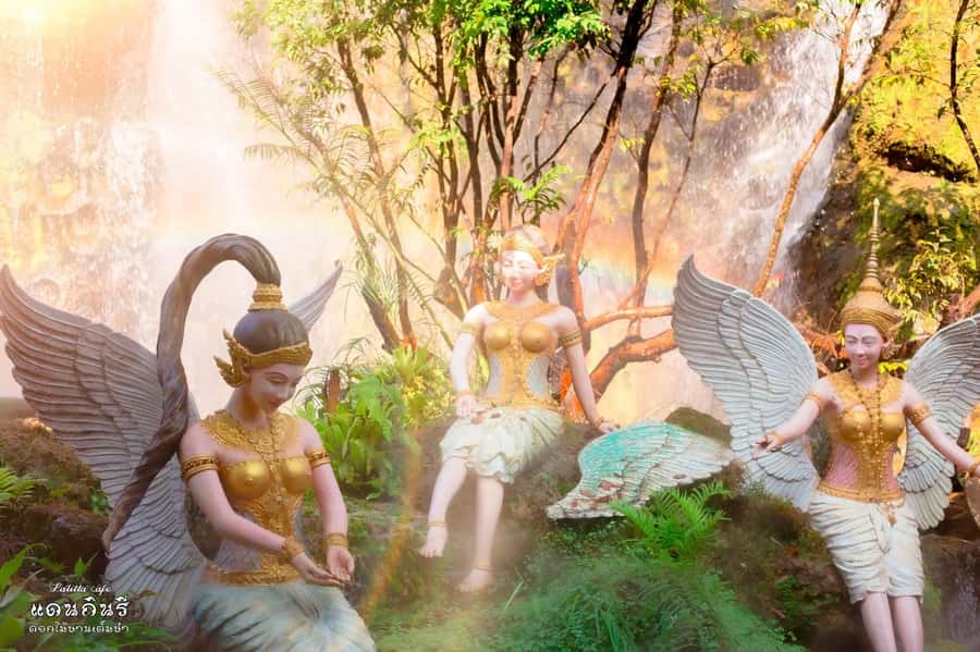 Chiangmai to Chiangrai: 3 Temples, Hot Springs& Lalitta Cafe - White, Blue, and Red Temples in Chiang Rai: What You’re Really Seeing