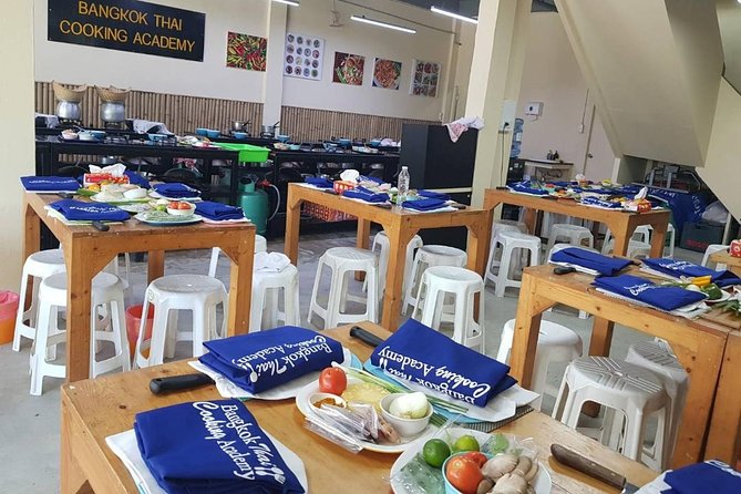 Choose 5 Dishes: Half-Day Cooking Class in Sukhumvit with Market Tour - Vegetarian Options, Allergies, and Spice Preferences