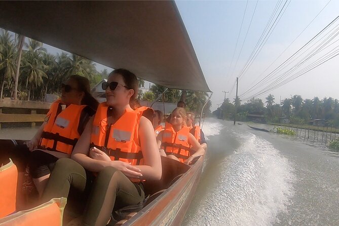 Colors of Damnoen Saduak from Bangkok - From Bangkok at 8:00, how the day stays organized