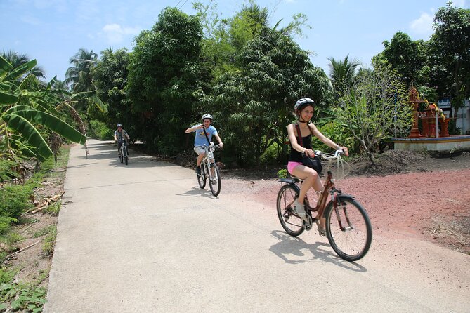 Colors of Damnoen Saduak from Bangkok - King Rama II Memorial Park: quick legs before the ride back
