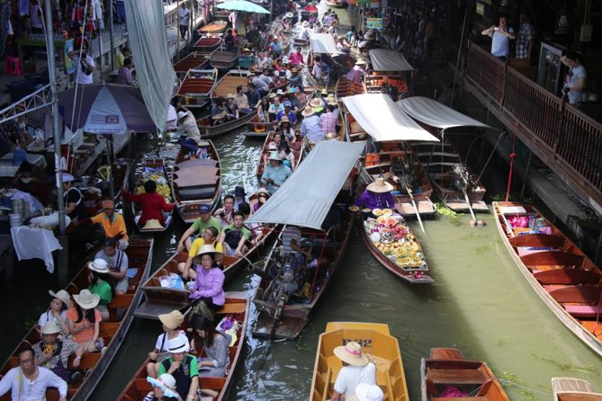 Colors of Damnoen Saduak from Bangkok - Damnoen Saduak Floating Market: colorful, quick, and very specific