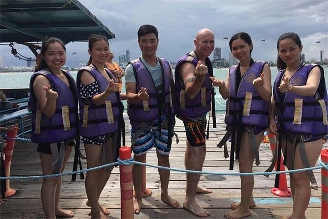 Coral Island speed boa-Parasailing and others activities choice - Lunch at a local Thai restaurant: simple fuel that matters on a sea day