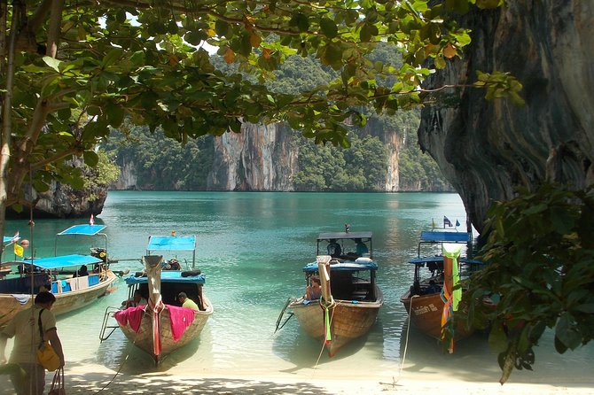 Cruising on a comfortabel boat in Phang Nga Bay - The "Must-Do" Tour Khao Lak - Ao Phang Nga National Park: Cliffs, Bird-Nest Rock Formations, and Cave Country