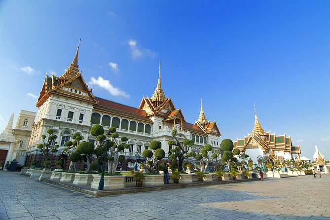 Damnern Saduak Floating Market, Grand Palace and Wat Phra Keo Tour from Bangkok - Grand Palace: the royal residence that still sets the tone