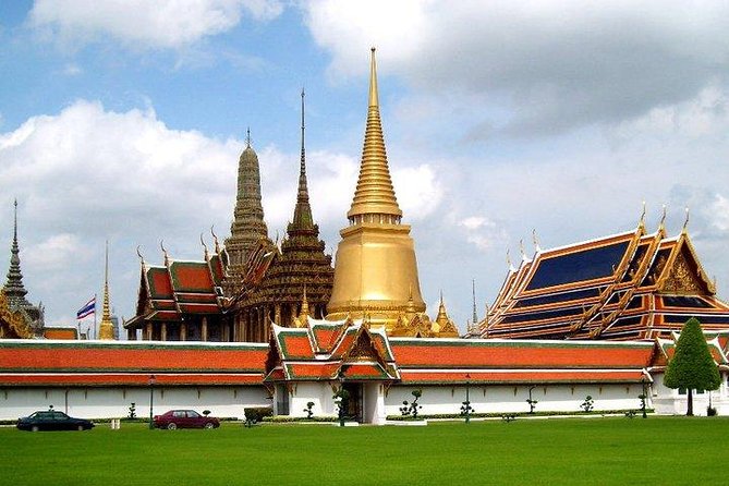 Damnern Saduak Floating Market, Grand Palace and Wat Phra Keo Tour from Bangkok - Damnoen Saduak floating market: what you’ll really see on the water
