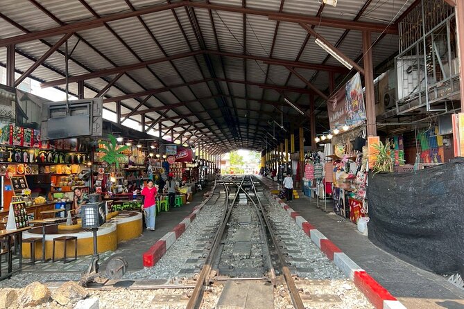 Damnoen Saduak and Maeklong Railway Market Tour with Private Car - Damnoen Saduak Floating Market: a canal view with real food energy