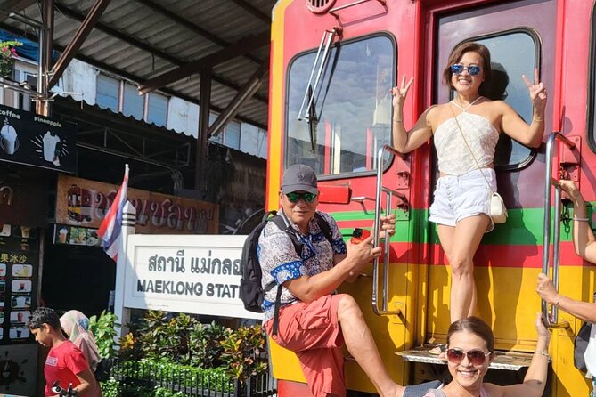 Damnoen Saduak Floating Market and Maeklong Railway Market Tour - Coconut farm and other in-between stops: when the road turns into a break