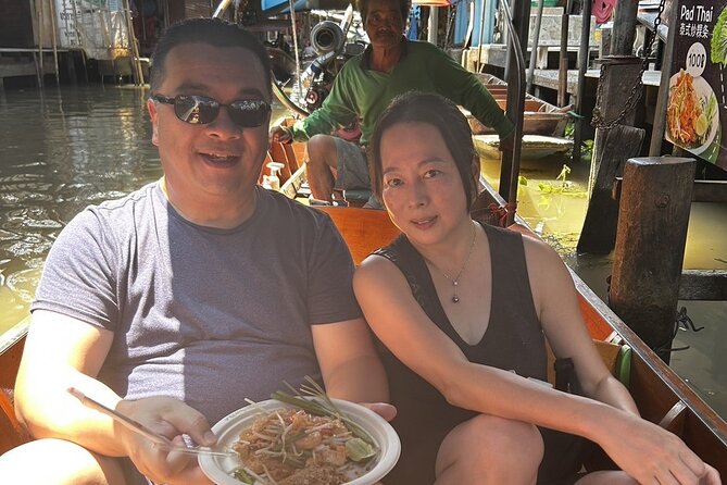 Damnoen Saduak Floating Market & Maeklong Railway From Bangkok - Maeklong Railway Market: where the market bows to the train