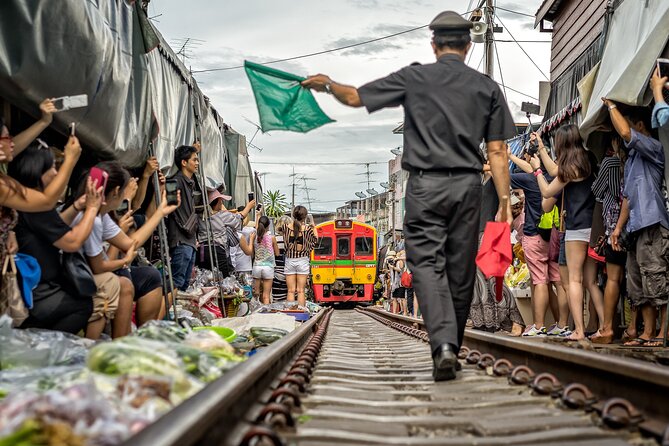 Damnoen Saduak Floating Market & Maeklong Railway From Bangkok - Should you book this Damnoen Saduak and Maeklong combo tour?