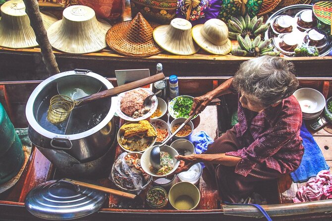 Damnoen Saduak Floating Market & Maeklong Railway Market Tour From Bangkok - Guide and Group Size: Small Helps on a Busy Day