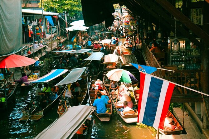 Damnoen Saduak Floating Market & Maeklong Railway Market Tour From Bangkok - Stop 1: Damnoen Saduak Floating Market and the Canal Maze Feeling