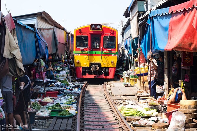Damnoen Saduak Floating Market & Maeklong Train Market Tour - Getting up early from the Grand Palace area