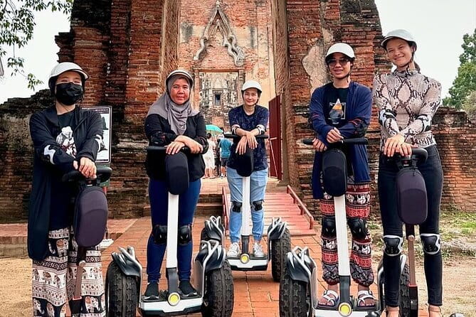 Damnoen Saduak Floating Market & Railway Market Tour from Bangkok - The guide and the English-speaking advantage