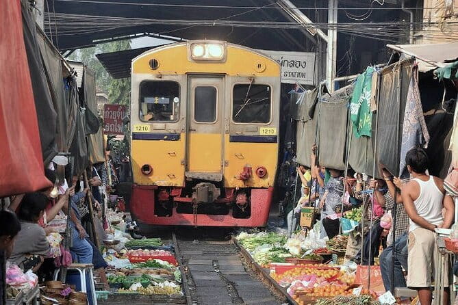 Damnoen Saduak Floating Market & Railway Market Tour from Bangkok - Getting to the markets from Bangkok, and why the pickup spot matters