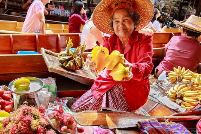 DamnoenSaduak Floating Market Michelin Food One Day Tour - Damnoen Saduak Floating Market from the water, with a boat pace