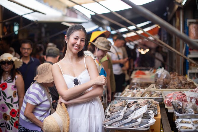 DamnoenSaduak Floating Market Michelin Food One Day Tour - Maeklong Railway Market and the Hoop Rom train arrival moment