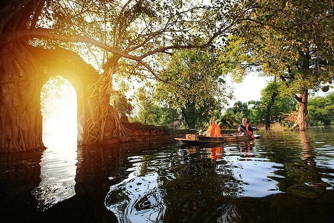 Discover Ayutthaya at Sunset: Historic Temples & River Cruise - Wat Yai Chaya Mongkol: a strong start with chedi views and a calmer pace