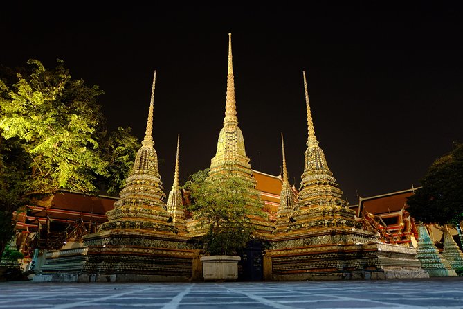 Discover Bangkok at Night 5-Hour Bike Tour with dinner - Stop 2, Chinatown and dinner: neon-lit streets and real food stops