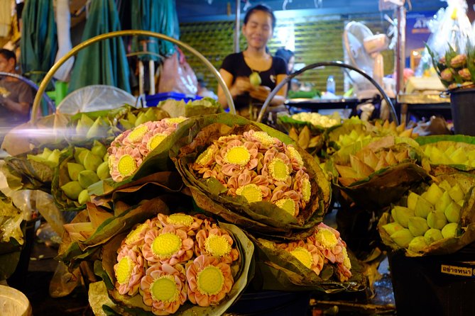 Discover Bangkok at Night 5-Hour Bike Tour with dinner - Stop 4, Wat Phra Chetuphon: a temple connection you should plan for