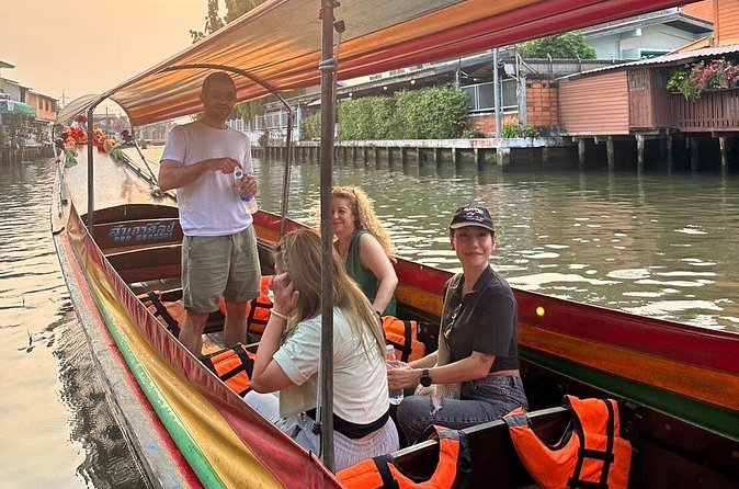 Discover Hidden Bangkok with Longtail Boat Tour - Starting from a peaceful temple, then getting on the water fast