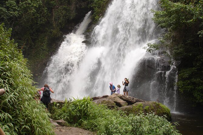 Doi Inthanon National park and 2 hours hiking with private tour - Pickup, timing, and how the full 10-hour day fits together