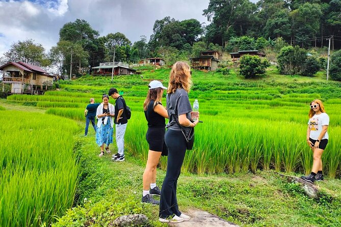 Doi Inthanon Waterfall and Royal Project Chiang Mai - Karen village and the Hmong market, culture stops that can pay off