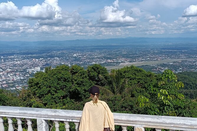 Doi Suthep Temple Tour by Local Red Car 3 Hour Adventure - Should you book this Wat Phra That Doi Suthep tour?