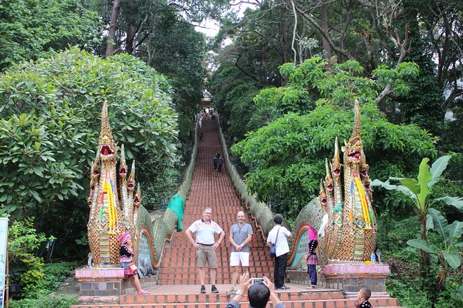DON'T miss It ! Doi suthep temple+ Hmong village - Guides make or break the day, and you can feel the difference