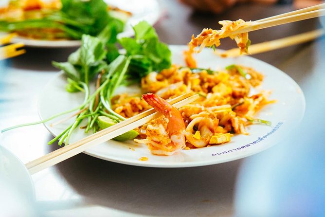 Drinks & Bites in Bangkok Private Tour - Kuang Heng Pratu Nam Chicken Rice: Local Traditions and Hindu Shrine Energy