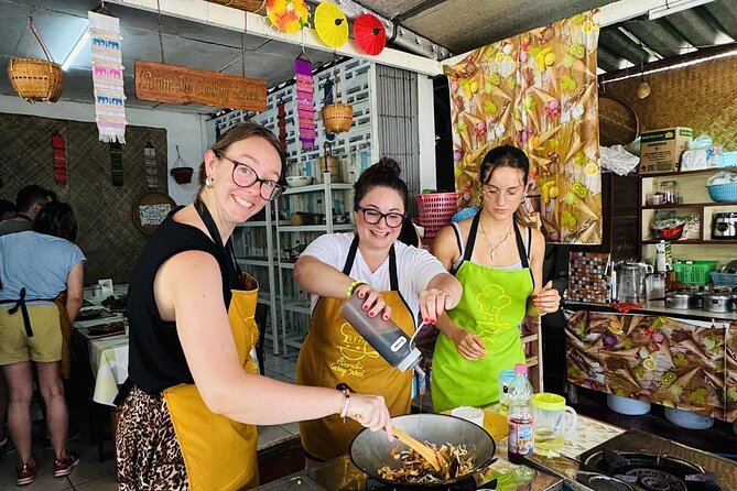 Evening Thai cooking class - Curry paste from scratch: the real skill you’re paying for
