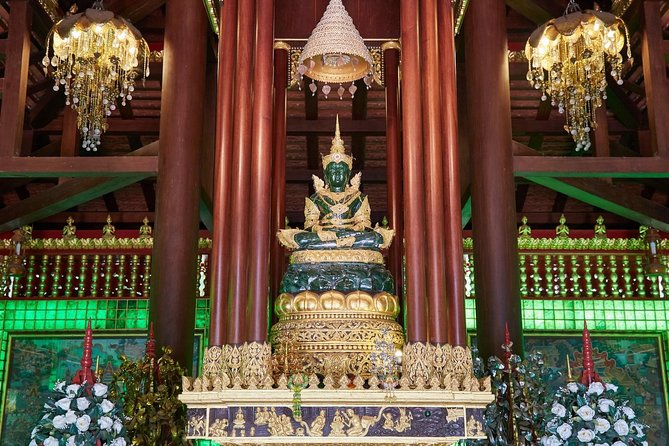 Exclusive Tour – Grand Palace, Emerald Buddha & Reclining Buddha - Entering the Grand Palace without the chaos