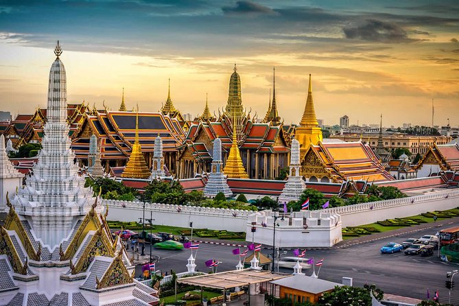 Exclusive Tour – Grand Palace, Emerald Buddha & Reclining Buddha - Wat Phra Kaew and the Emerald Buddha: why it feels different