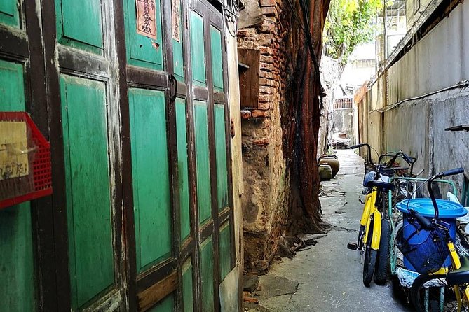 Experience Real Bangkok by Bike - What You’ll See Beyond the Headliners: Temples, Flower Markets, and Hands-On Moments