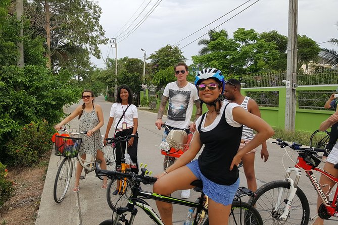 Explore Bangkok by Bike & Boat with Lunch - Lunch at Baan Silapin: canal-side food and a house with a second life