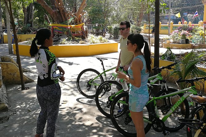 Explore Bangkok by Bike & Boat with Lunch - Talad Phu Market: your first taste of local routine