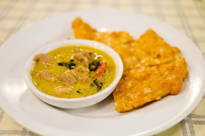 Foodie Experience of Historic Bang Rak - Mid-tour comfort food: Thai custard bread and Thai milk tea