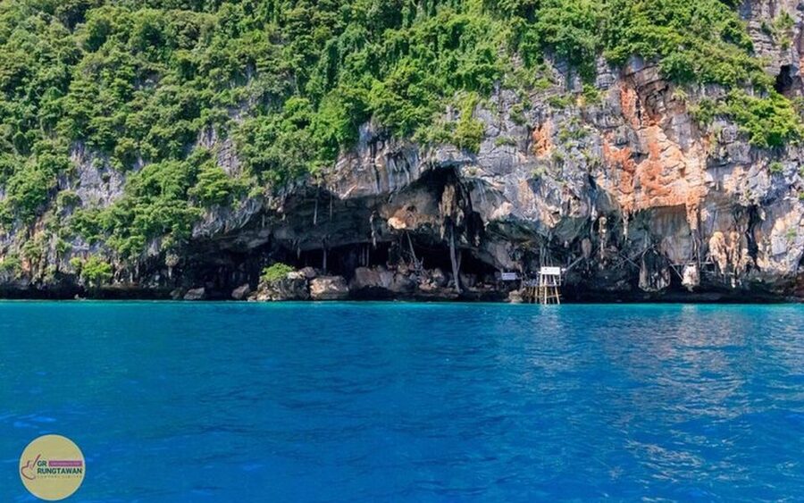 From Ao Nang: Phi Phi Islands Day Tour by Boat with Lunch - From Ao Nang to Phi Phi in one day: why this format works