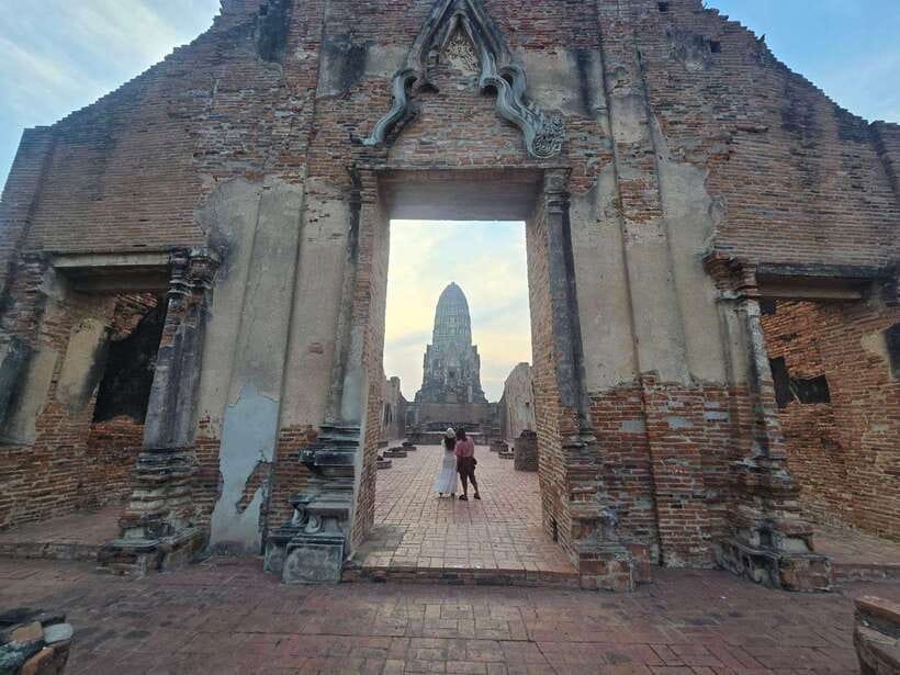 From Bangkok: Ayutthaya Afternoon Tour with Boat & Tuk-Tuk - Wat Chaiwatthanaram after dark: lit-up ruins you came for