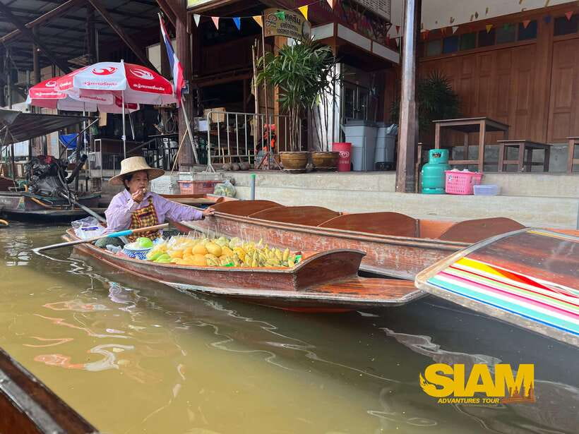 From Bangkok:Damnoen Floating Market and Railway Market Tour - What the English or German guide actually changes for you