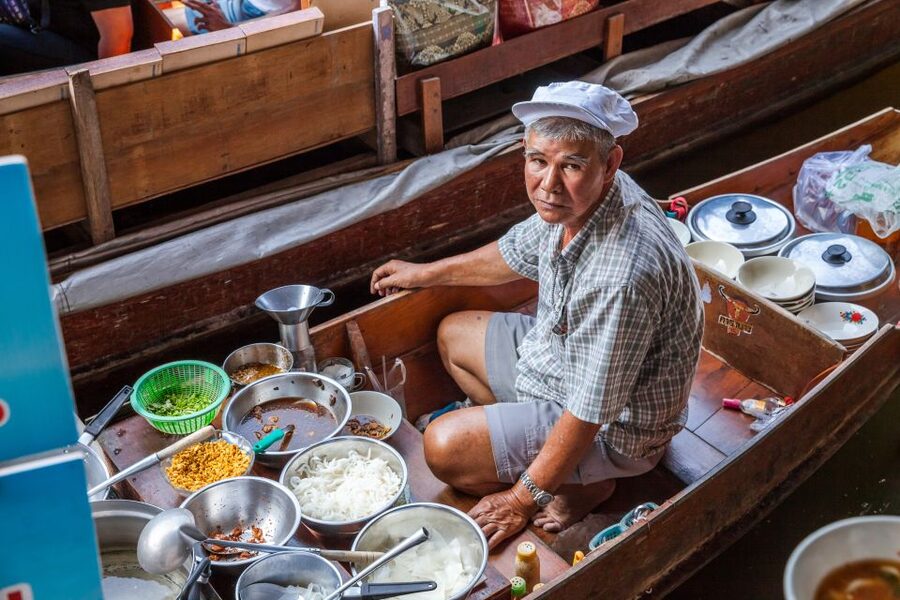 From Bangkok: Damnoen Saduak Floating Market Guided Tour - Entering Damnoen Saduak: How to Spend Your Time Without Getting Swept Up