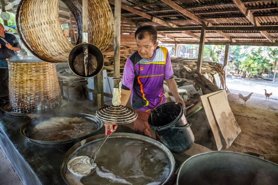 From Bangkok: Damnoen Saduak Floating Market Guided Tour - Bangkok Pickup Options: Choose the Easiest Meeting Point