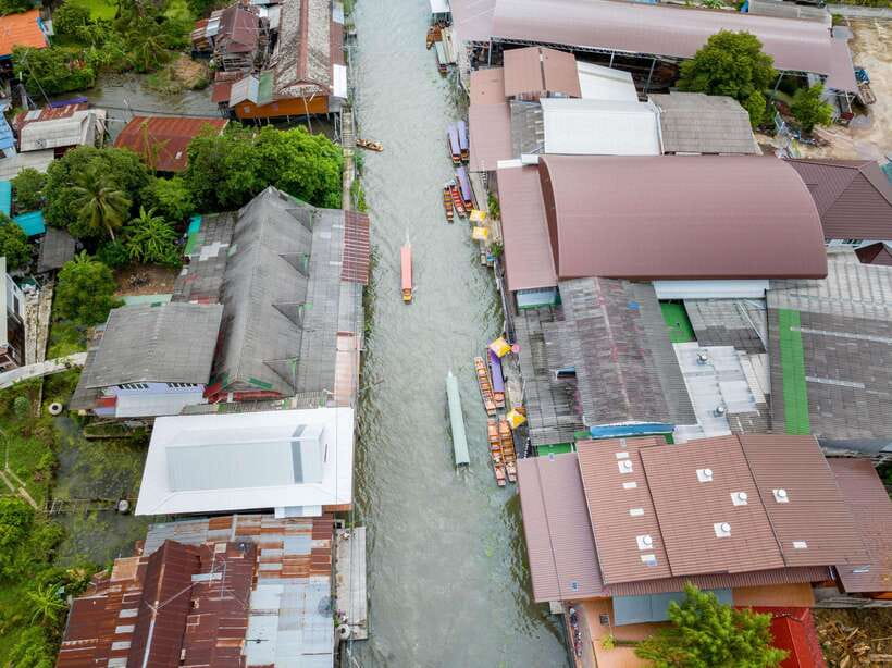 From Bangkok: Railway & Damnoen Saduak Floating Market Tour - Who This Tour Suits Best, and Who Should Skip It