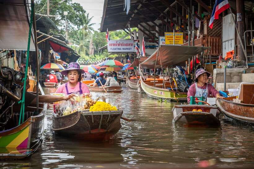 From Bangkok: Railway & Damnoen Saduak Floating Market Tour - Lao Tuk Luck Floating Market: A More Old-Style River Stop