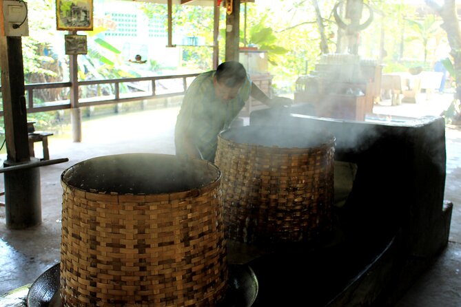 From Bangkok : Thaka Floating Market - A 7:30 am start with private transfers out of Bangkok