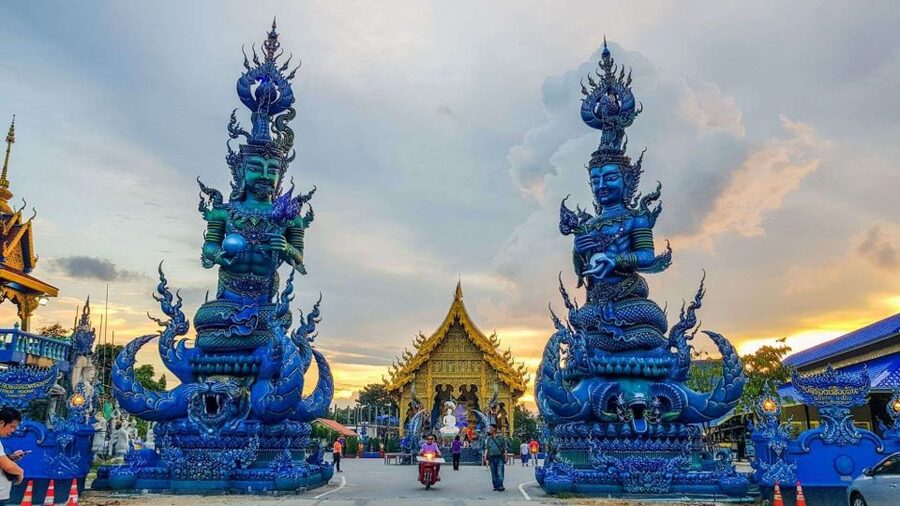 From Chiang Mai: Chiang Rai's Temples Exploration Day Trip - Temple etiquette that keeps the day smooth