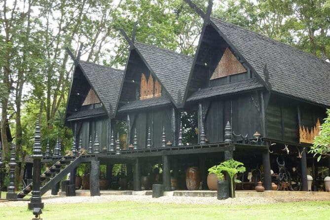 From Chiang Rai: 3 Temples, Golden Triangle Tour, Tea Plantation - A fast, focused day around Chiang Rai’s most famous sights