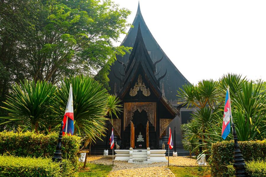 From Chiang Rai: Famous Temples and Golden Triangle Day Tour - Hotel pickup, timing, and what a packed day feels like