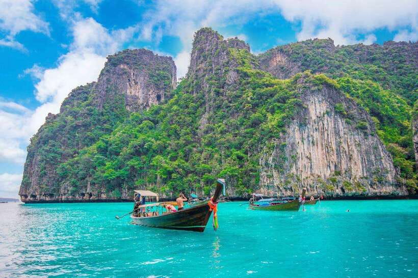 From Phi Phi islands: Phi Phi, Maya Area by longtail Boat - Longtail boat style in Phi Phi, and why 4 hours is enough
